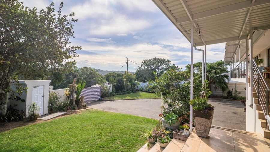6 Bedroom Property for Sale in Gonubie North Eastern Cape